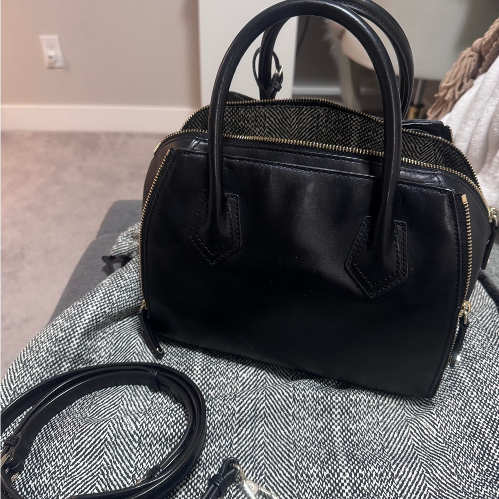 Rebecca Minkoff Elegant Black Leather Handbag